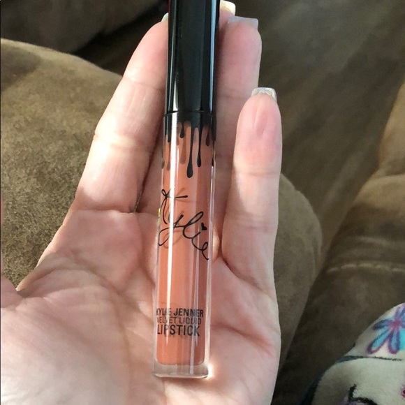 Kylie Cosmetics “Mood” is a Velvet Lipstick 💄 - Picture 2 of 3